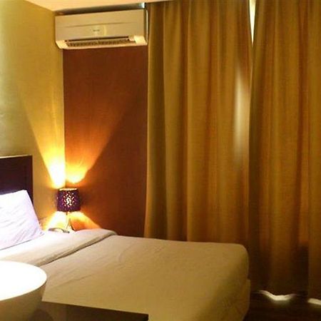 Zotel Business & Leisure Hotel Кучинг Экстерьер фото