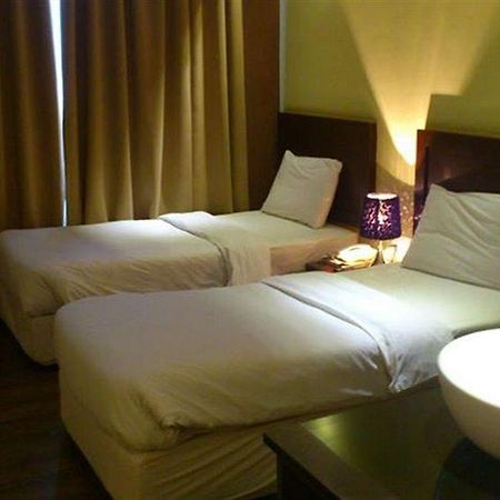 Zotel Business & Leisure Hotel Кучинг Экстерьер фото