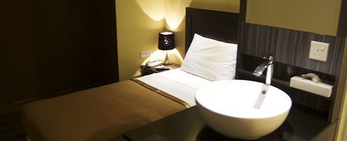 Zotel Business & Leisure Hotel Кучинг Экстерьер фото