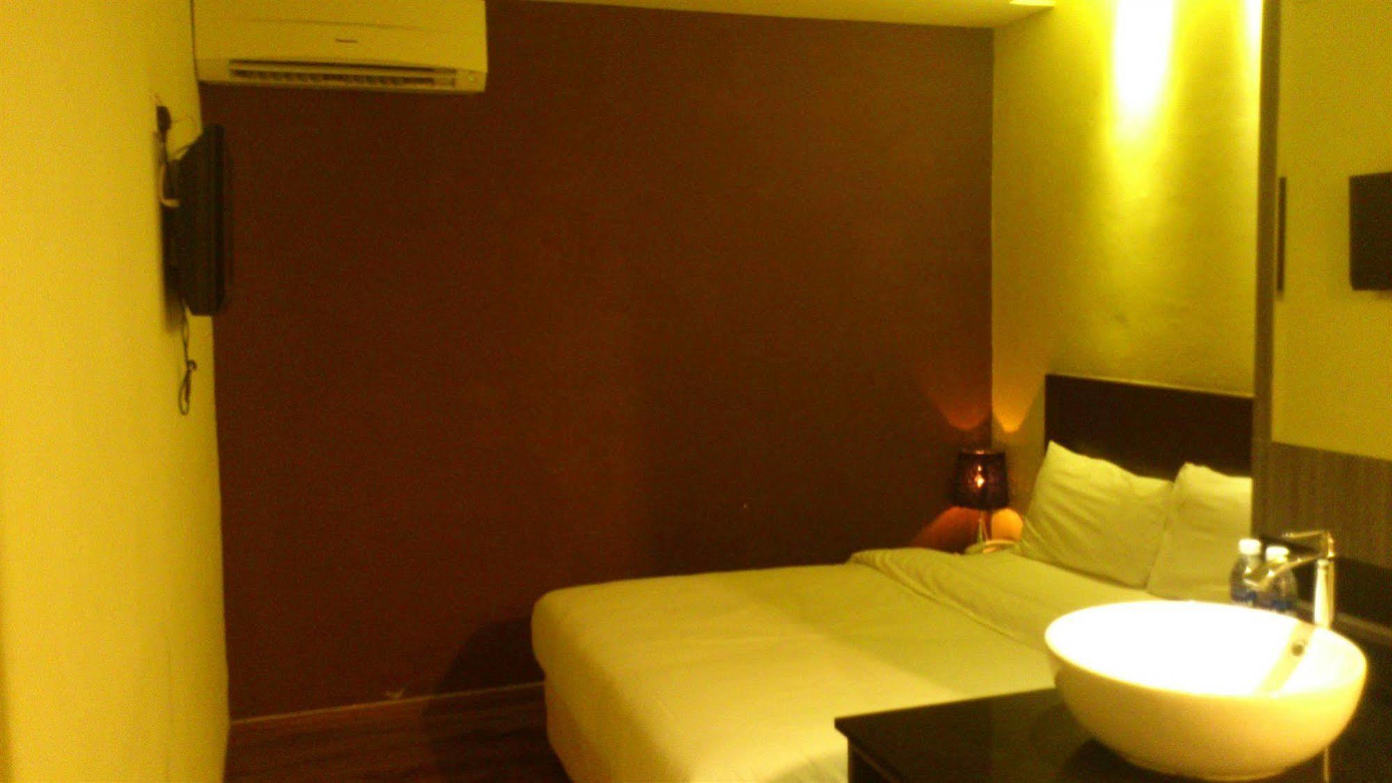 Zotel Business & Leisure Hotel Кучинг Экстерьер фото